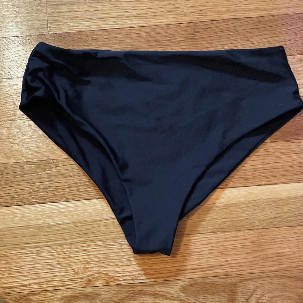 Mid-rise bikini bottoms